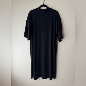 Dressed in Lala ribbed mock neck tshirt midi dress